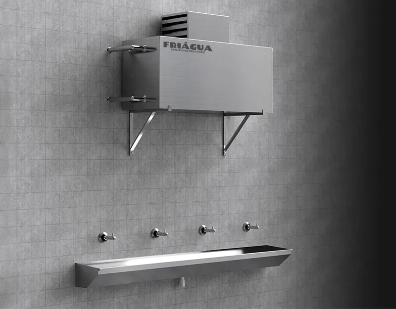 Central de água Refriágua instalada em ambiente industrial